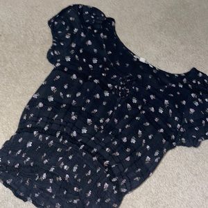 Cropped shortsleeved blouse